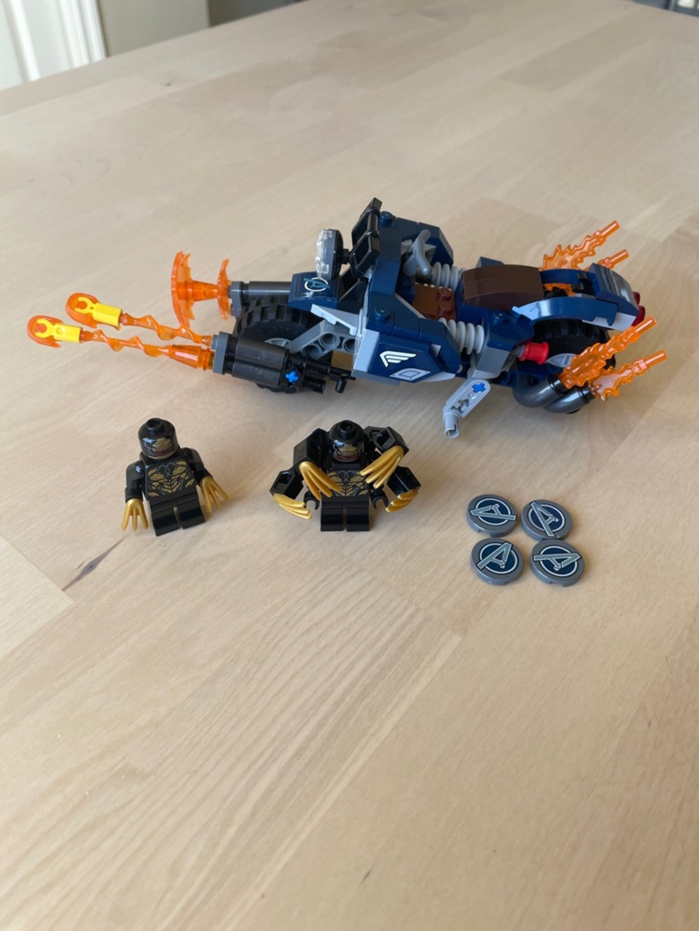 LEGO Set 76123 Captain America: Outriders Attack